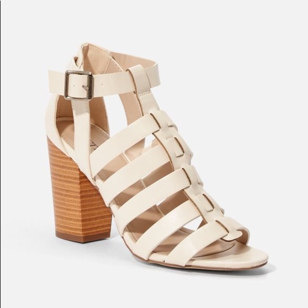 Multi trap sandal heel